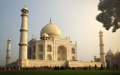 Fototapeta na wymiar The Taj Mahal at sunrise, India