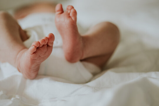 Petits pieds d'un nouveau n&eacute;