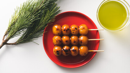 お正月らしいみたらし団子