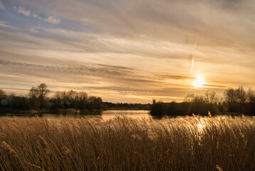 Obraz na płótnie Canvas Caldecotte lake at sunset in Milton Keynes. England