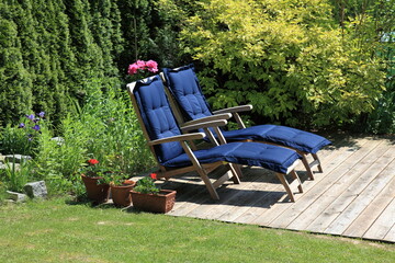 romantischer Sitzplatz im Garten