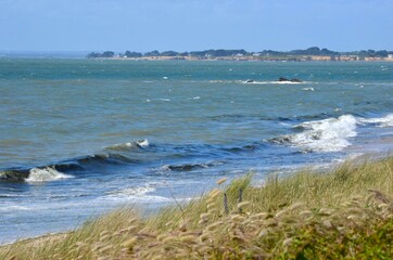 Depuis Mesquer, vue de la plage de la mine d'or, Pénestin, Bretagne, France
