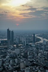 Fototapeta premium panoramiczny widok na rzekę Menam o zachodzie słońca, Bangkok, Tajlandia