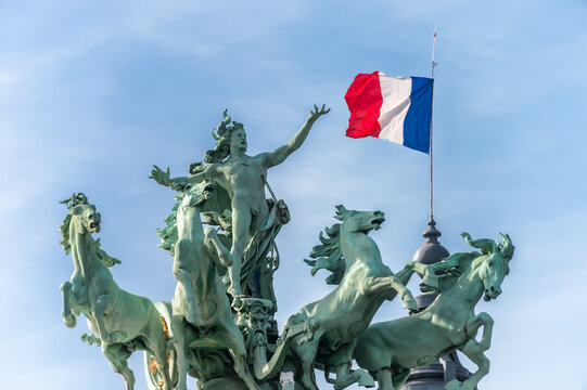 Recipon Quadrigas statues and France flag at the top of Grand Palais