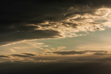 Fototapeta na wymiar Sunset cloud formations in the sky.