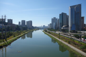Fototapeta na wymiar Sao Paulo/Brazil: Pinheiros avenue, Tiete river, cityscape and buildings