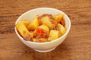 Roasted potato and beef with sauce
