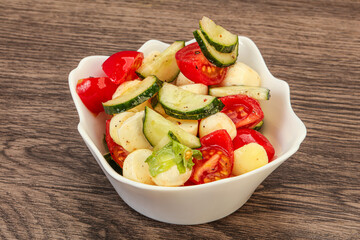 Salad with vegetables and mozzarlla