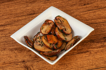 Roasted champignon with herbs and spices