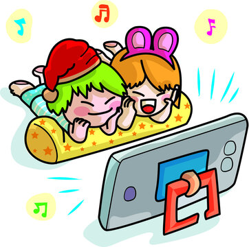 Couples flop on the pillow and watch TV programs at the same time-01