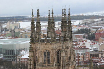 Ciudad y Catedral de Burgos cubierto de nieve