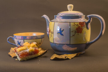 OLD TEAPOT IN HIGH KEY