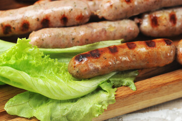 grilled smoked sausages, lettuce leaves