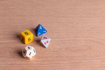Marcadores e peças de jogos de tabuleiros e RPG.