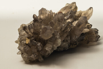 campione minerale con cristalli di quarzo su matrice