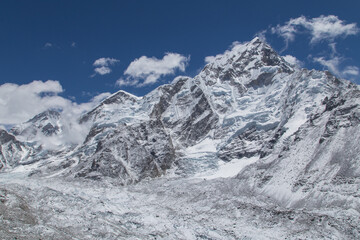 Fototapeta premium Beautiful view on mounts Lhotse, Nuptse and Khumbu glacier on a way to Everest base camp - Sagamartha national park, Khumbu region, Himalaya, Nepal