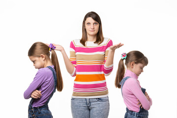 Mom does not know how to reconcile offended at each other daughters