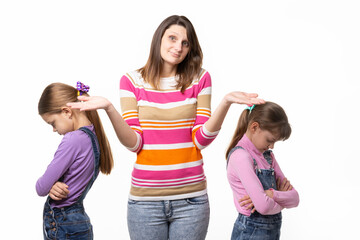 Two girls quarreled, mother does not know how to reconcile