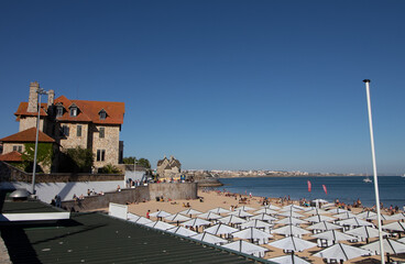 Obraz premium Busy Beach on the Atlantic Ocean