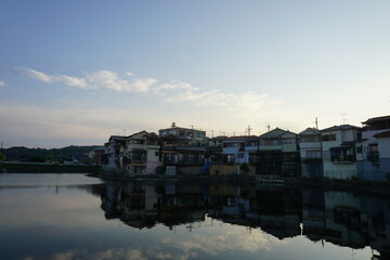 Fototapeta premium Japanese house reflected in water 水に映る日本の家屋 