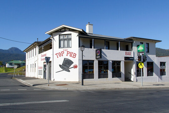 Rosebery, Tasmania: April 04, 2019: Top Pub On Agnes Street In Small Town Tasmania. Rosebery Is Located On The A10 Murchison Highway Between Zeehan And Tullah.