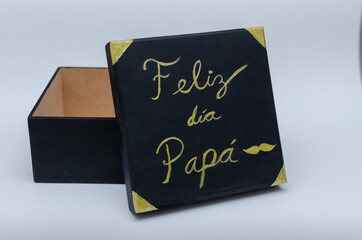 Cala de madera decorada con motivo del día del padre