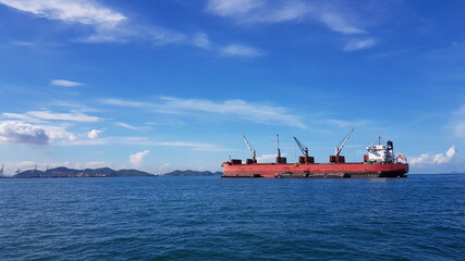 Fototapeta premium red ship in the sea