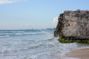 Fototapeta na wymiar The coastline of the Caribbean Sea with white sand and rocks