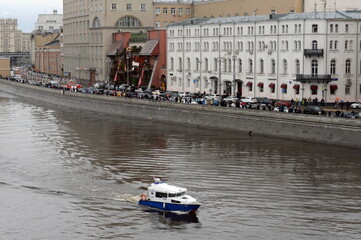 Police patrol boat KS-820R of marine units of the Russian Guard on the Moscow River © b201735