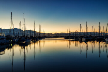 Fototapeta na wymiar Sunrise at Manly Harbour