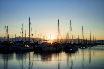 Fototapeta na wymiar Sunrise at Manly Harbour