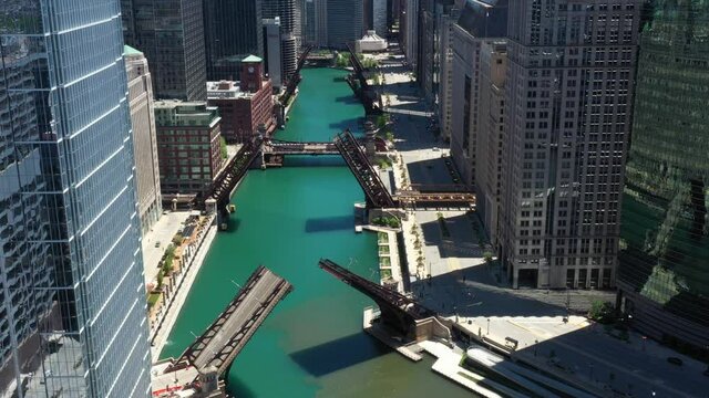 Chicago RIverwalk Bridge Lift