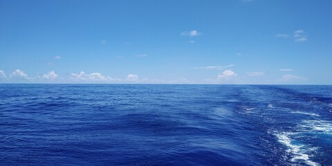 Obraz premium blue sea and blue sky