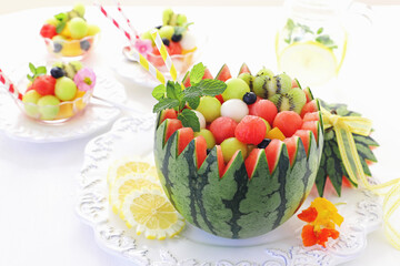 スイカ丸ごとフルーツポンチでティータイム