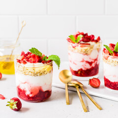 Yogurt with Strawberries and Muesli