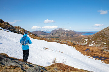 Naklejka premium Hike in great spring weather at Salbuhatten in Bronnoy municipality, Nordland county