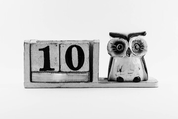 Date number with owl without month 10