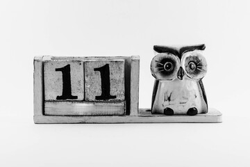 Date number with owl without month 11