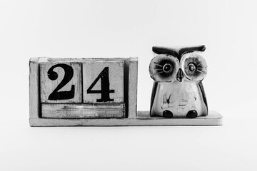 Date number with owl without month 24