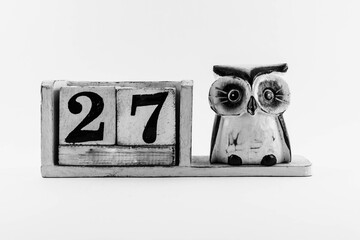 Date number with owl without month 27