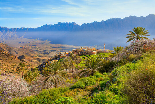 Wakan village is a small mountain village with beautiful terraced gardens overlooking the surrounding mountains above and Wadi Mistal below. Wakan village is part of Wilayt South Batina, Oman