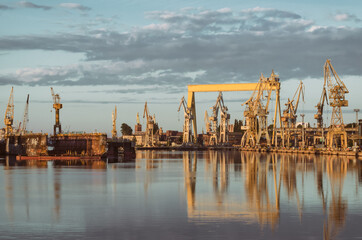 SHIPAYARD - Floating dock, gantry and cranes on repair quays
