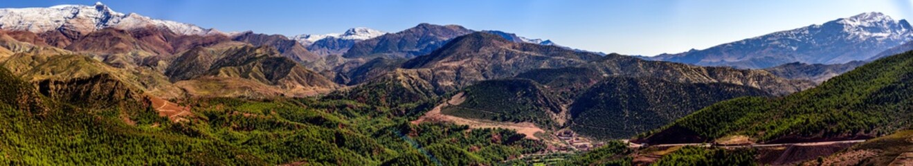 Fototapeta na wymiar The Atlas Mountains are a mountain range in the Maghreb. It stretches around 2,500 km (1,600 mi) through Morocco, Algeria and Tunisia.