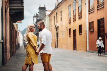 Obraz na płótnie Canvas a modern married couple of lovers strolling in the old town of the island of Tenerife, a couple of lovers in the city of LA Laguna