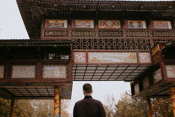 the man watching on the tibetan gate