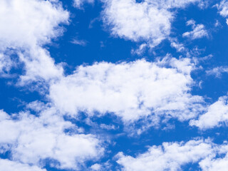 Obraz premium Abstract beautiful clouds on blue clear sky for wallpaper.