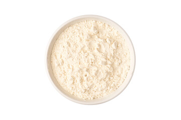 Fototapeta na wymiar Mąka pszenna w misce widok z góry, wyizolowane białe tło