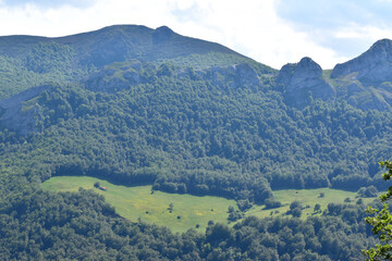 Fototapeta na wymiar Puero de montaña de Piedras luengas en Cantabria