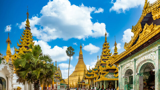 Shwedagon Pagoda attraction in Yagon City with blue sky background, Shwedagon Pagoda ancient architecture is beautiful pagoda in Southeast Asia, Yangon, Myanmar, Asian, Asia.