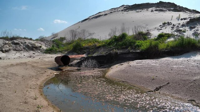 Drainage system of sand quarry